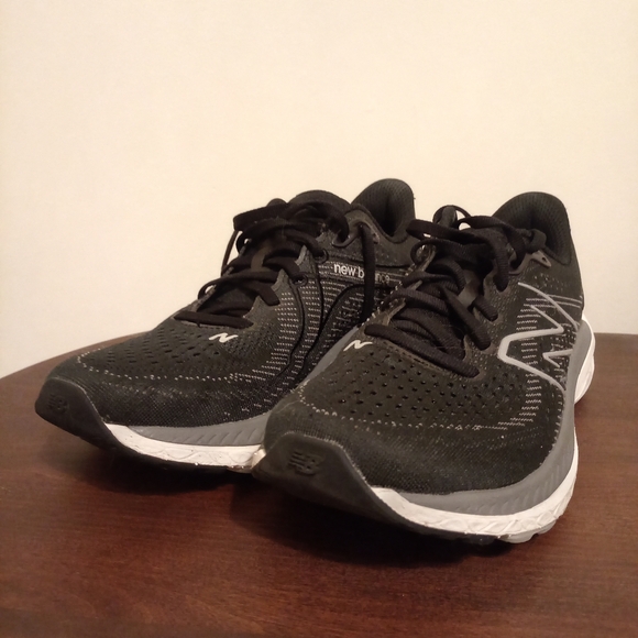 New Balance Black and White Running Shoes - Picture 2 of 14